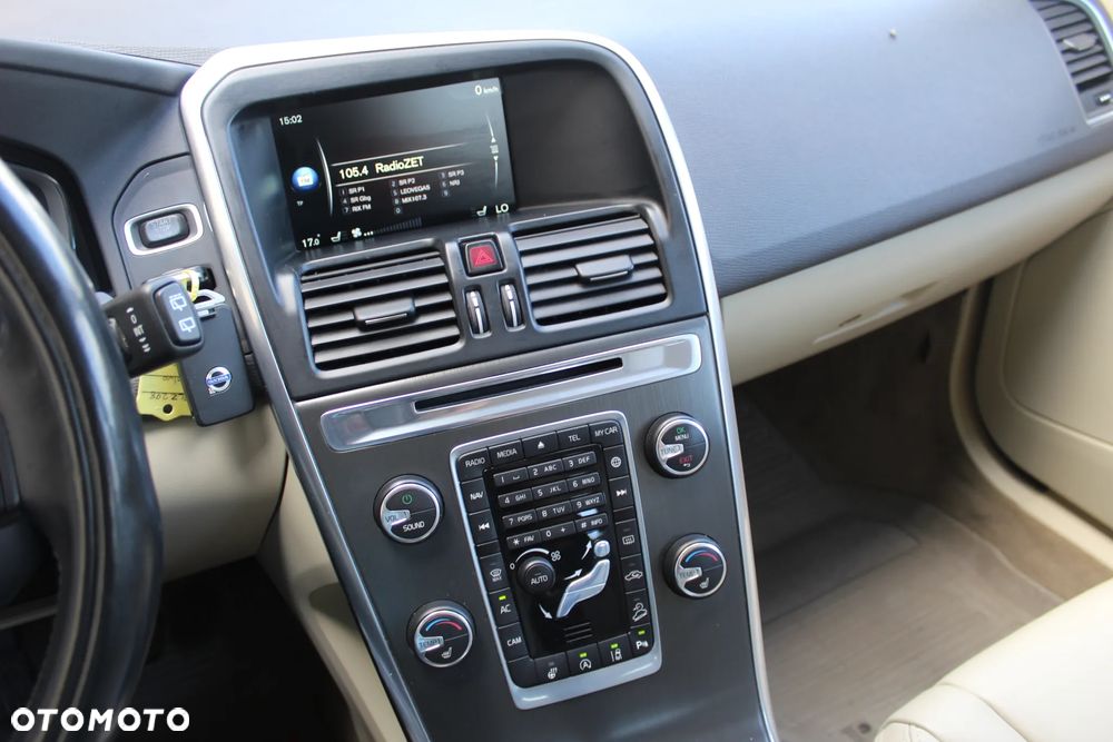 Volvo XC 60 D4 AWD R-Design Summum - 8