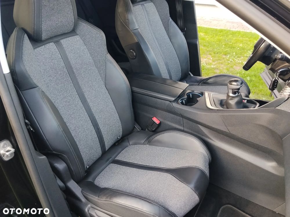 Peugeot 3008 2.0 BlueHDi Allure S&S - 25