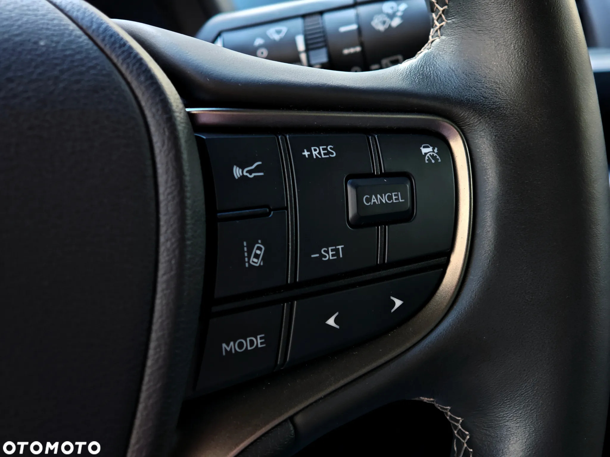 Lexus UX 250h GPF F Impression 2WD - 37