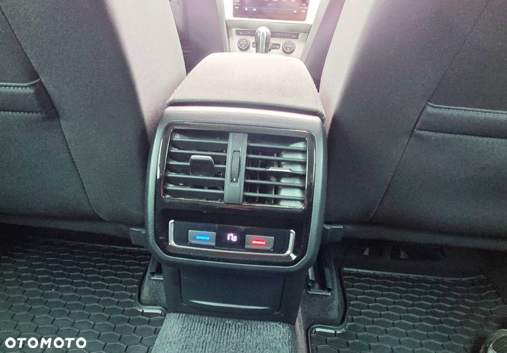 Volkswagen Passat - 15