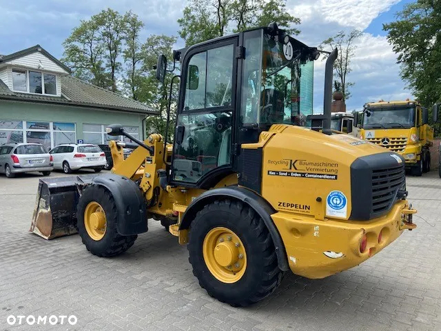 Caterpillar 907M - 3
