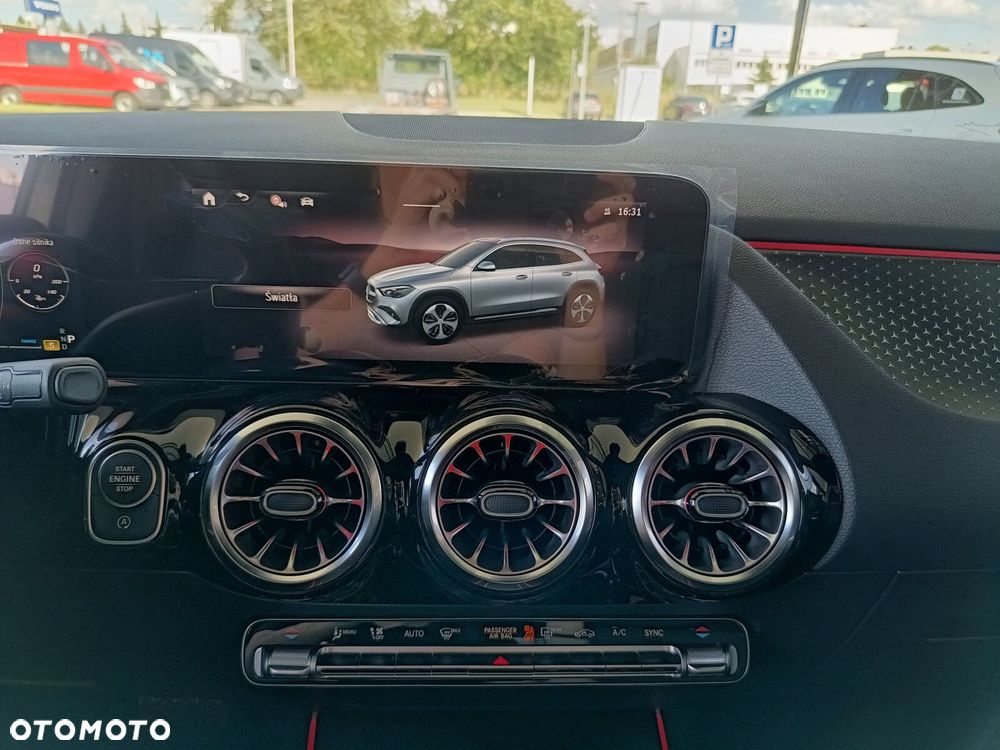 Mercedes-Benz GLA - 37
