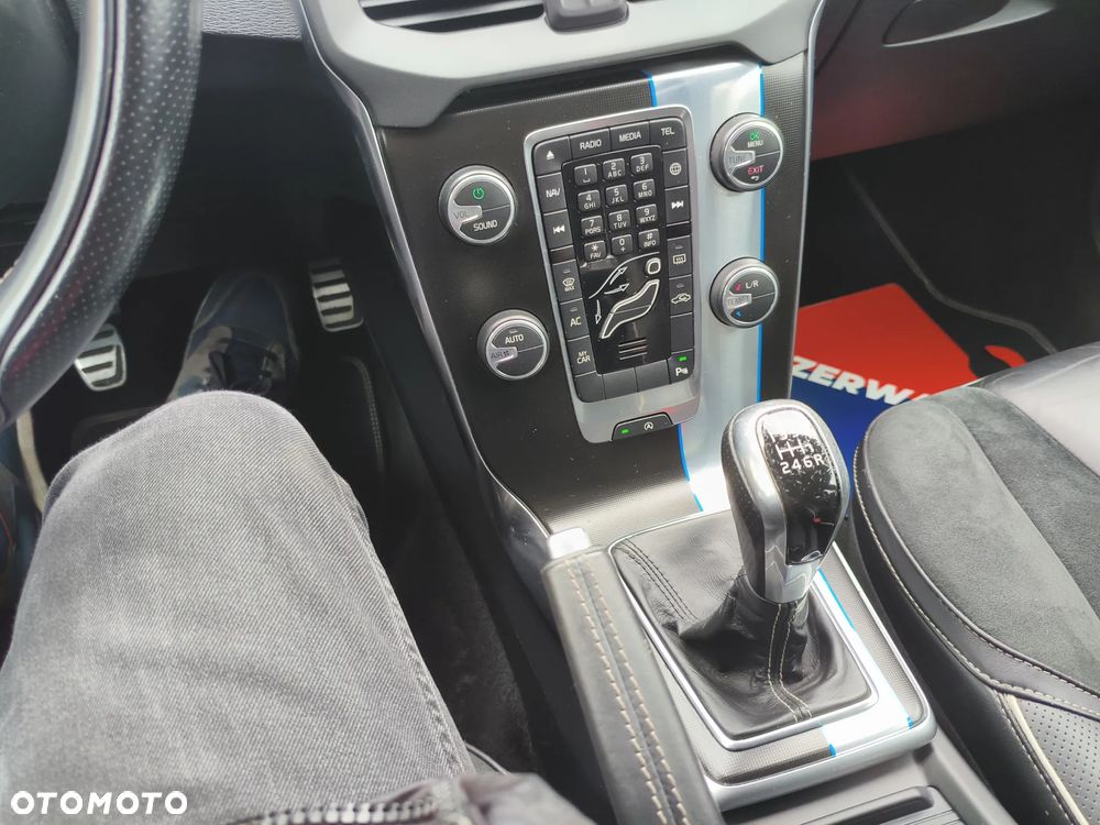 Volvo V40 D4 Drive-E R-Design Summum - 10