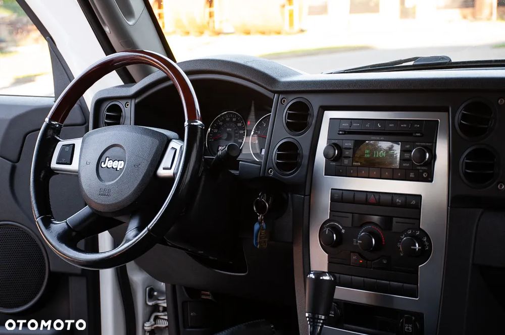 Jeep Commander - 33