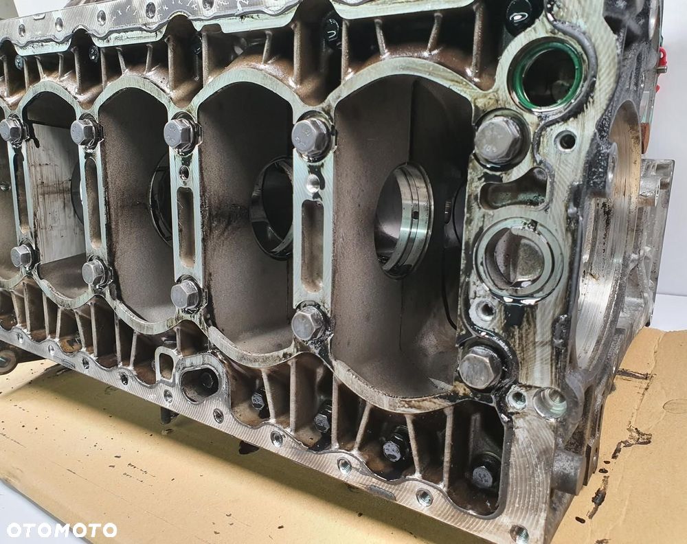 BLOK SILNIKA VOLVO XC90 XC70 V70 S80 XC60 2.4 D5 30677367 - 15