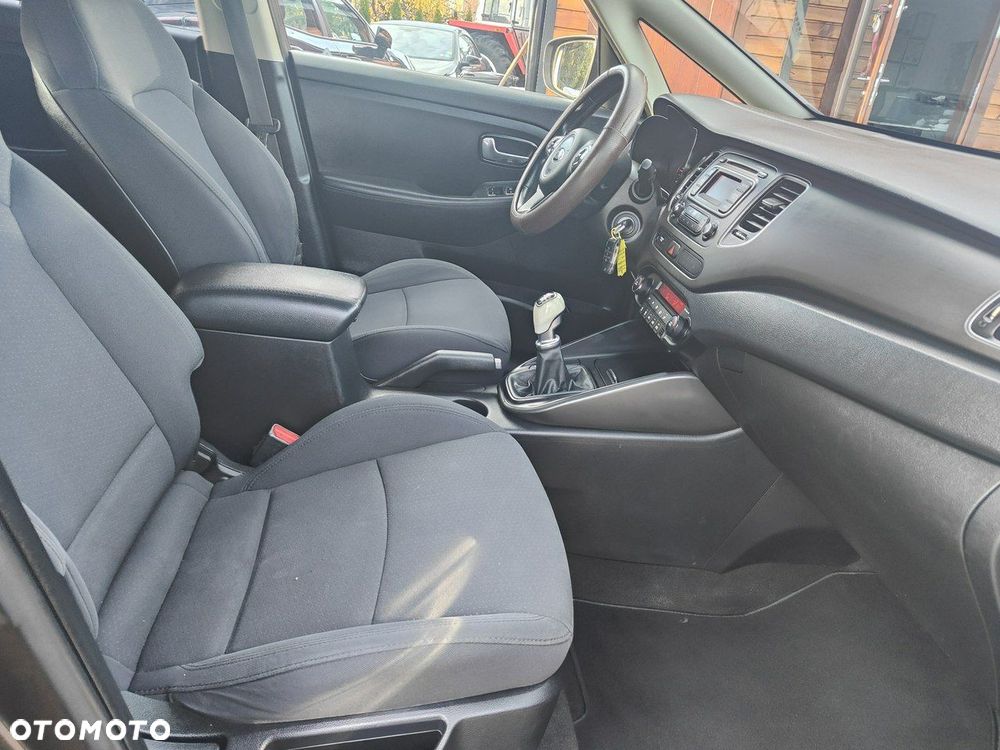 Kia Carens - 19