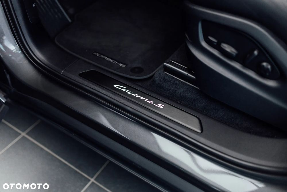 Porsche Cayenne S E-Hybrid PHEV - 23