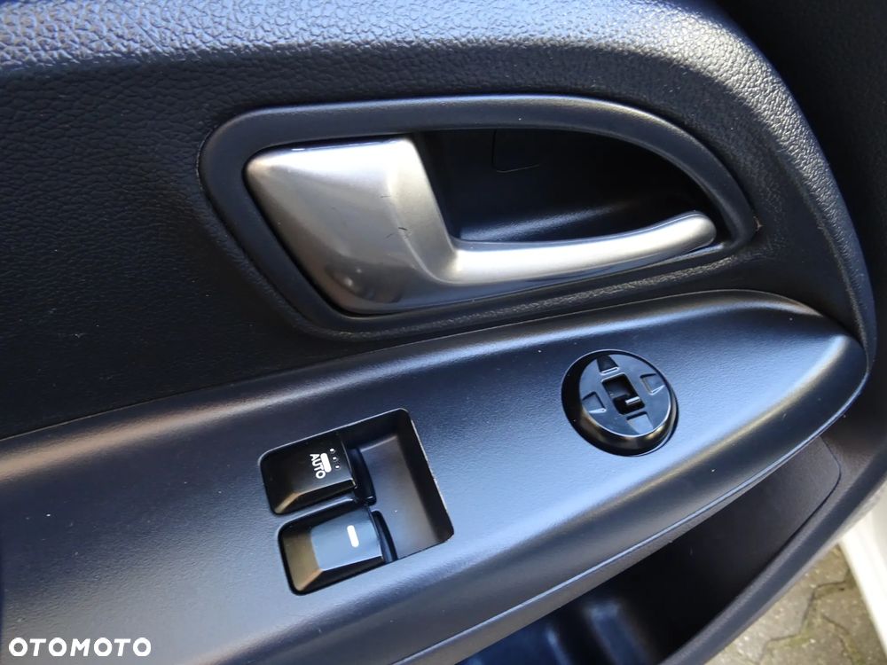 Kia Rio - 14