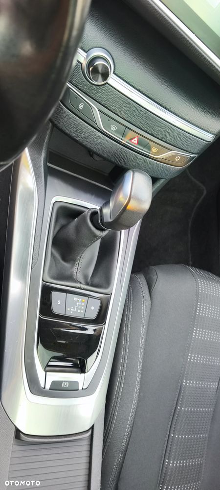 Peugeot 308 - 8