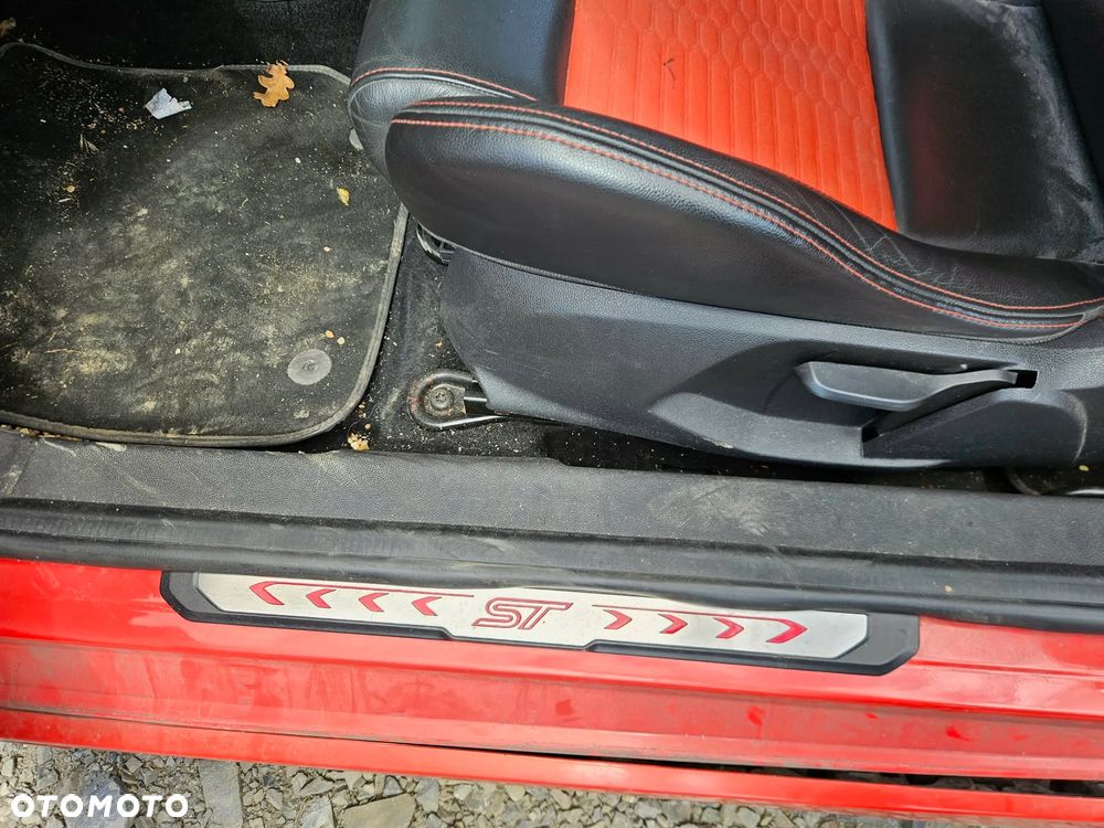 Ford Fiesta 1.6 EcoBoost ST - 18