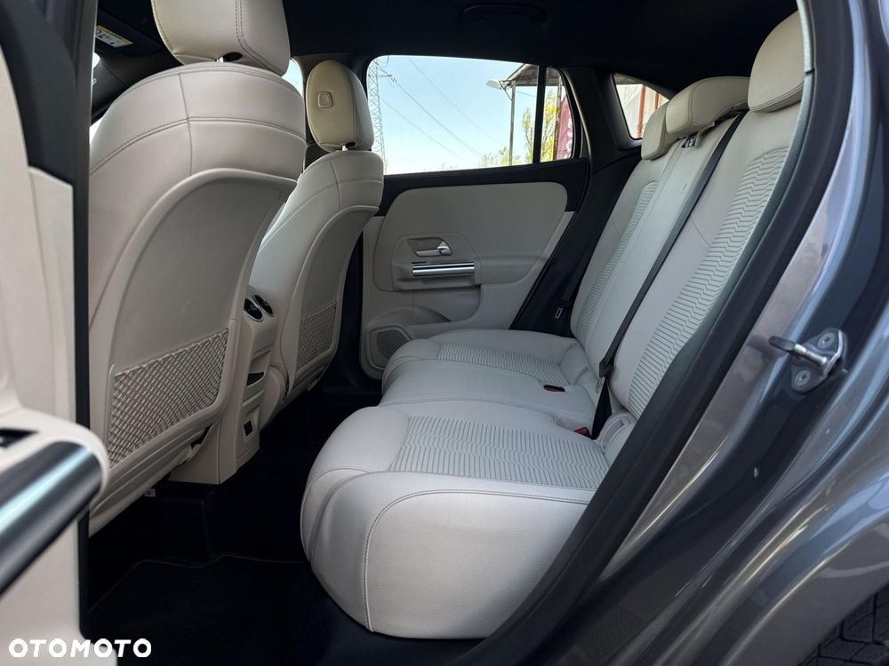 Mercedes-Benz GLA - 18