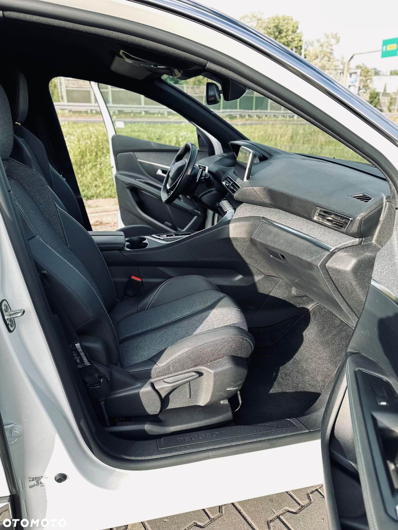 Peugeot 3008 1.5 BlueHDi Allure Pack S&S EAT8 - 11