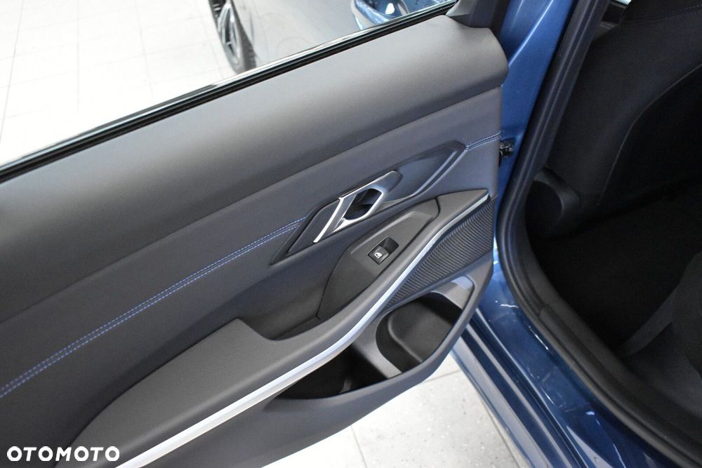 BMW Seria 3 330i M Sport sport - 21