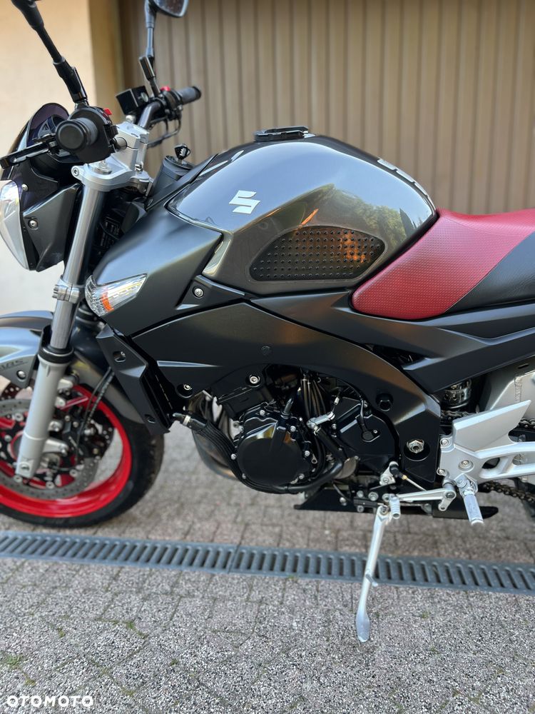 Suzuki GSR - 15