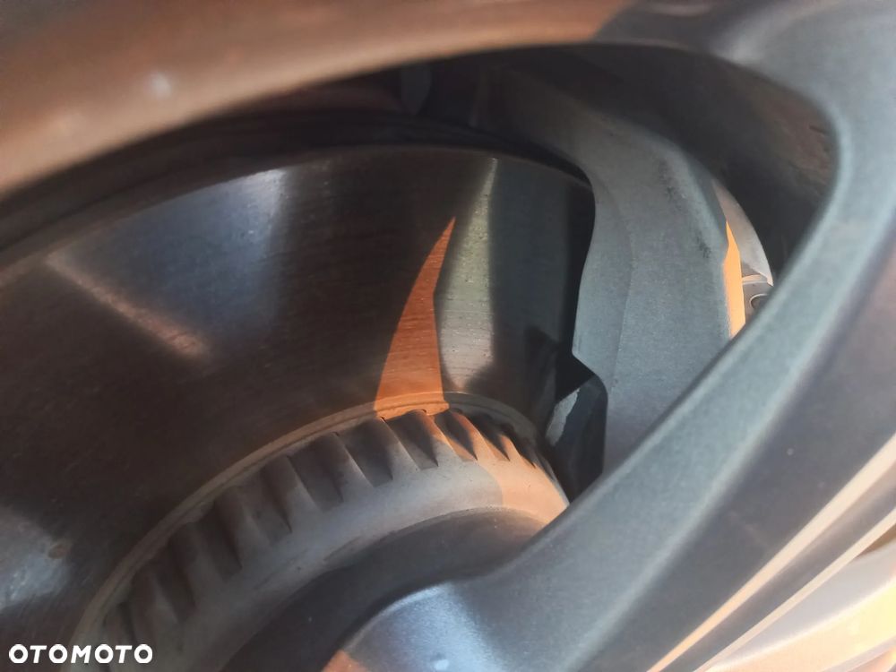 Mercedes-Benz GLC - 38