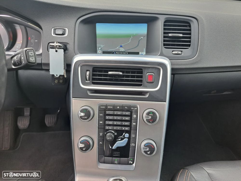 Volvo V60 Cross Country D4 Momentum - 25
