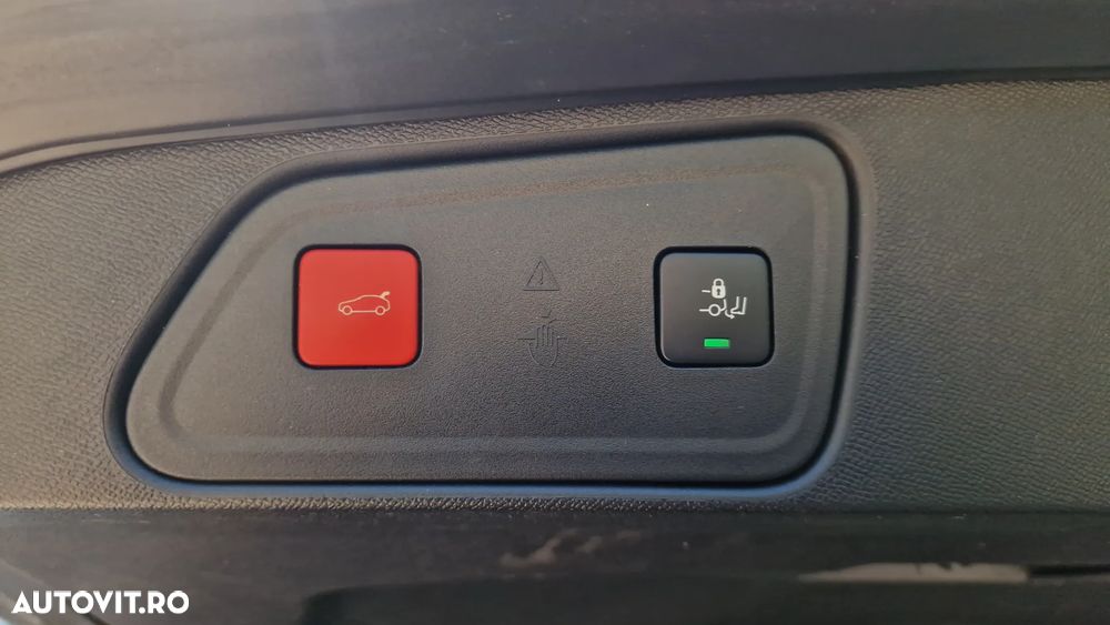 Peugeot 3008 Plug-In Hybrid 225 e-EAT8 GT - 40