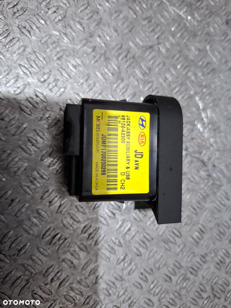 Wejście USB AUX Kia Ceed 2017 nr 96120A2300 - 3