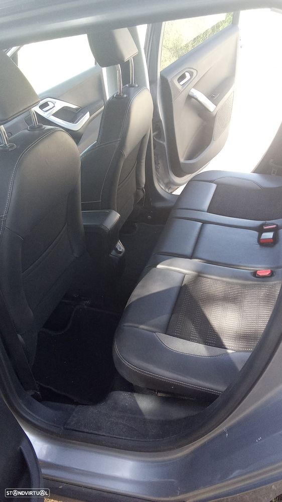 Peugeot 2008 1.6 e-HDi Allure - 19