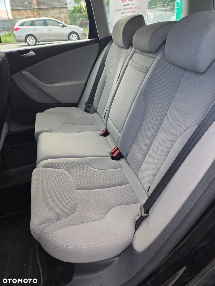 Volkswagen Passat 2.0 TDI DPF BlueMotion Technology Comfortline - 33