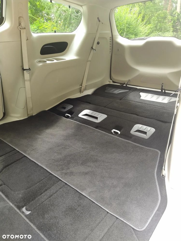 Chrysler Pacifica - 15