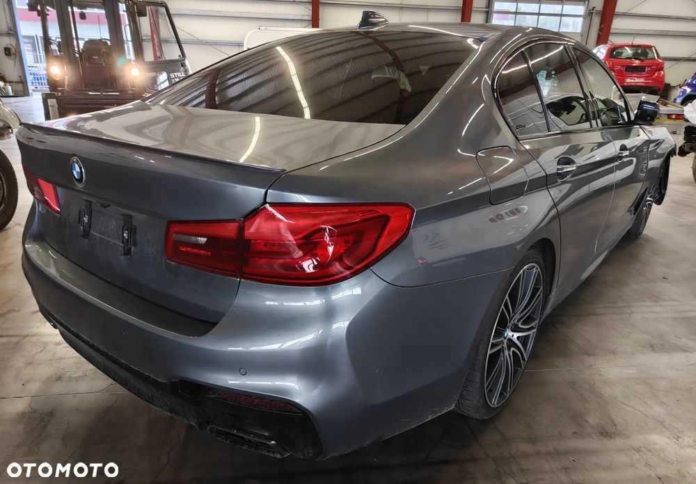 BMW Seria 5 M550i xDrive sport - 3