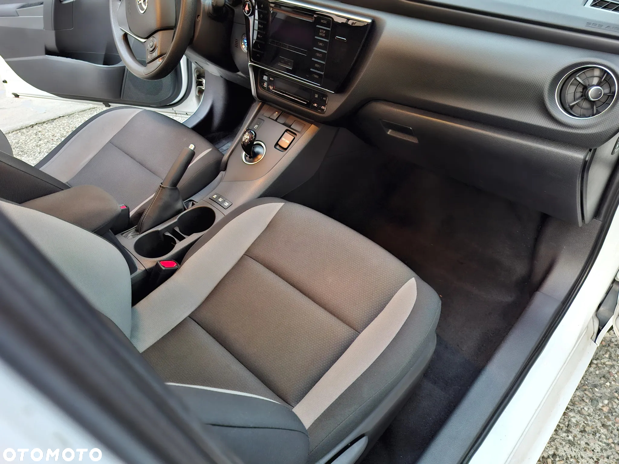 Toyota Auris Hybrid 135 Active - 3