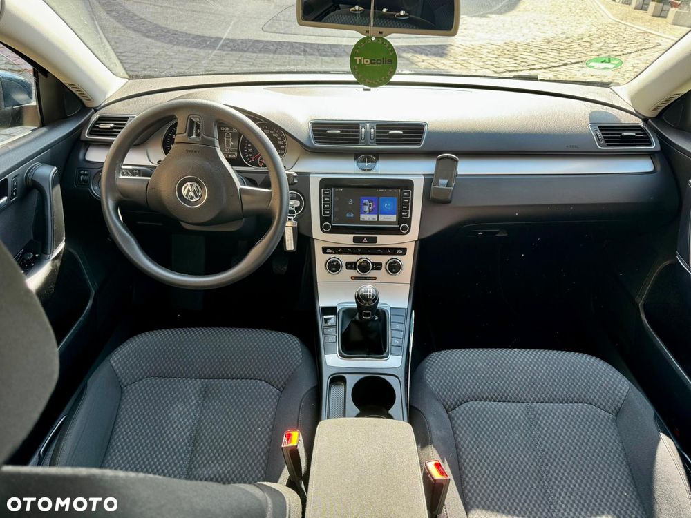 Volkswagen Passat - 10