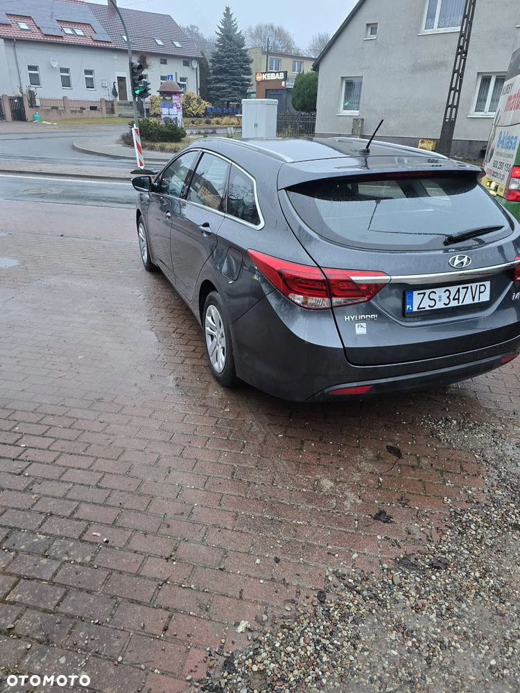 Hyundai i40 Kombi blue 1.6 Trend - 16