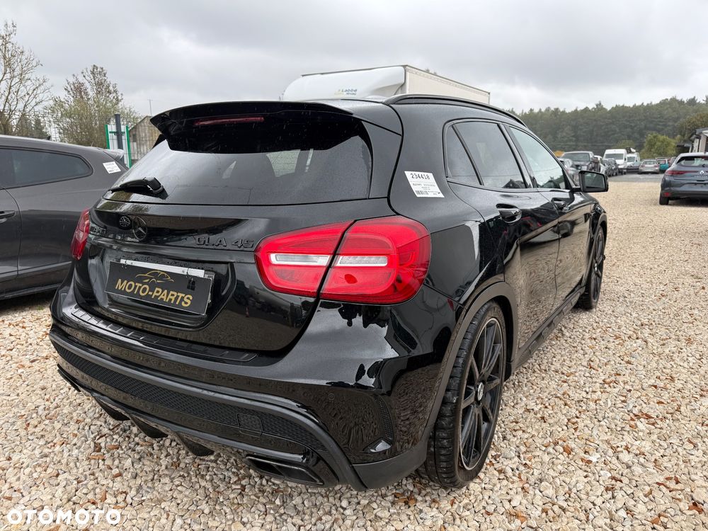 Mercedes-Benz GLA - 4