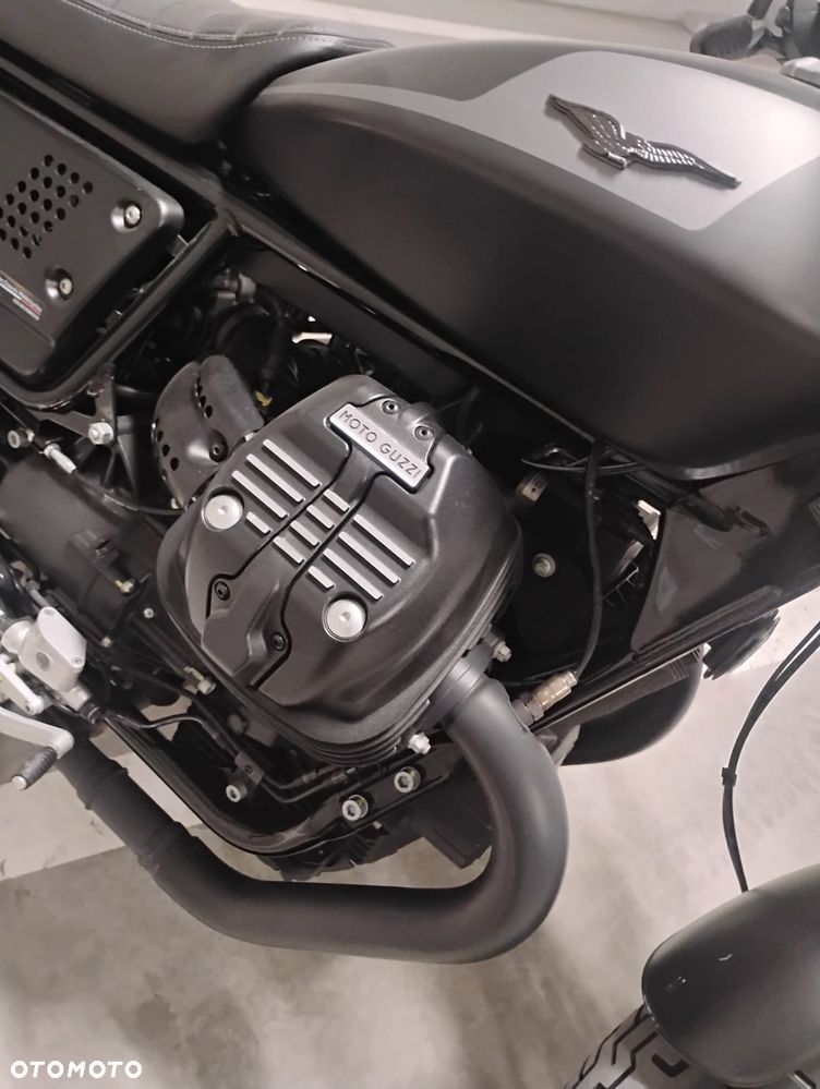 Moto Guzzi V9 - 9