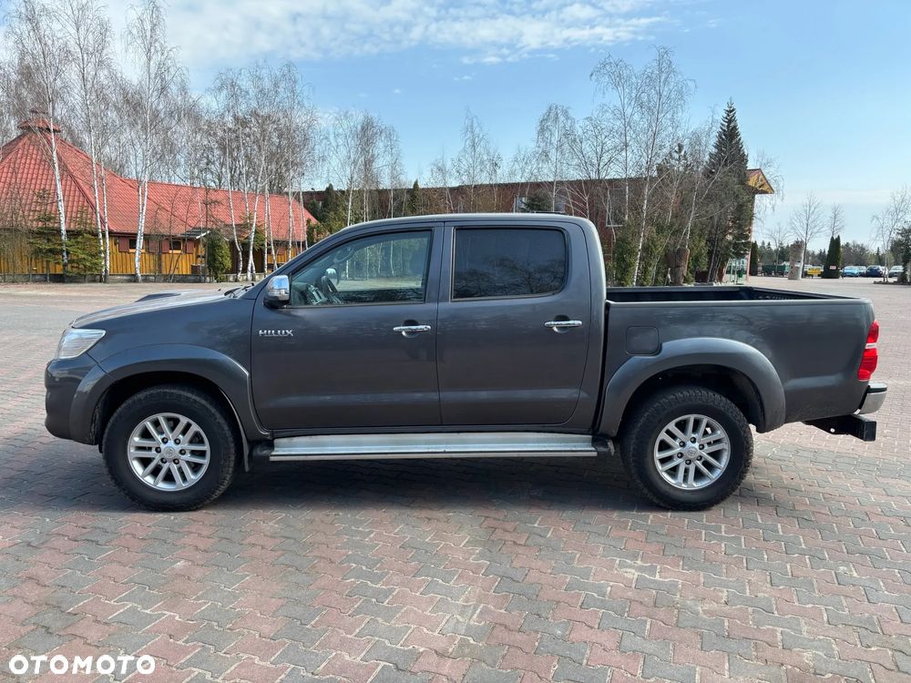 Toyota Hilux 2.5 D-4D SR5 - 11