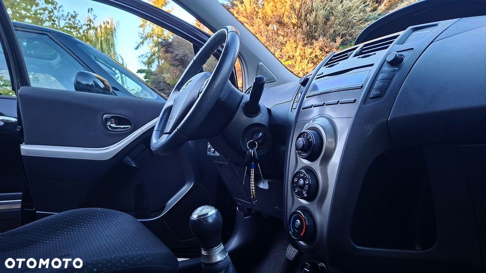 Toyota Yaris - 12