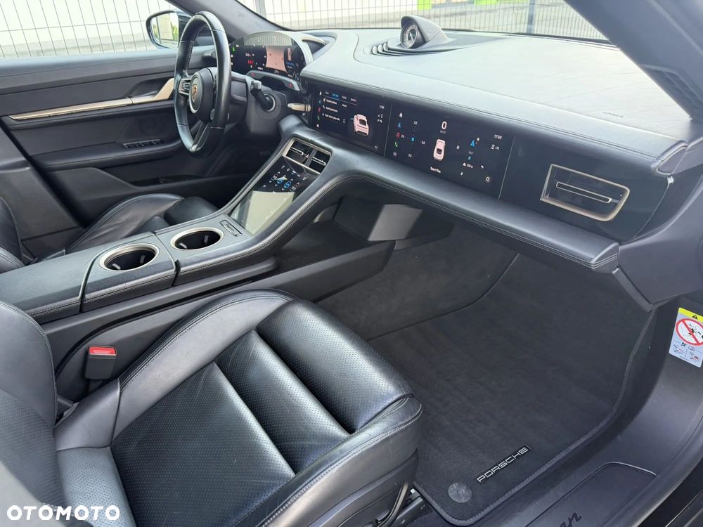Porsche Taycan - 11