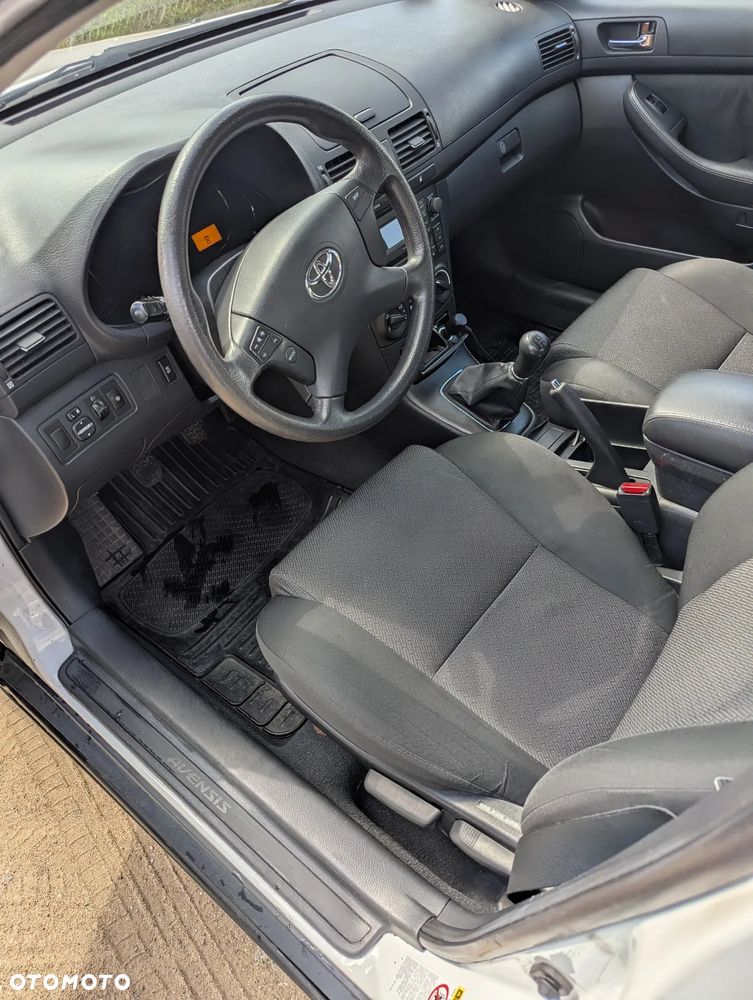 Toyota Avensis 1.8 VVT-i Terra - 11