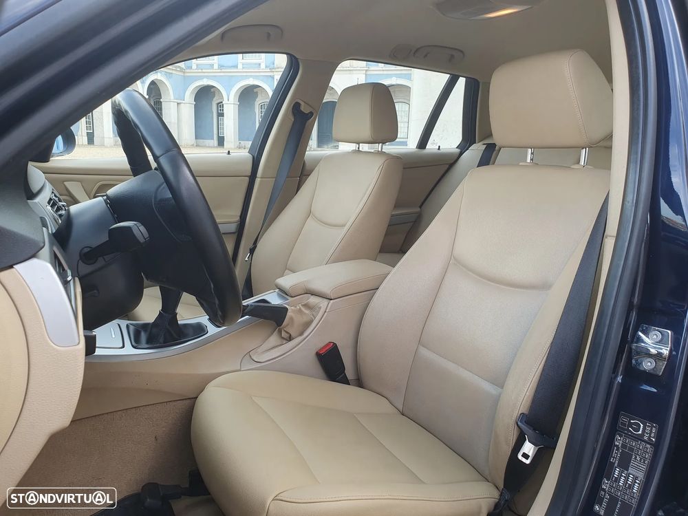 BMW 320 d Exclusive - 25