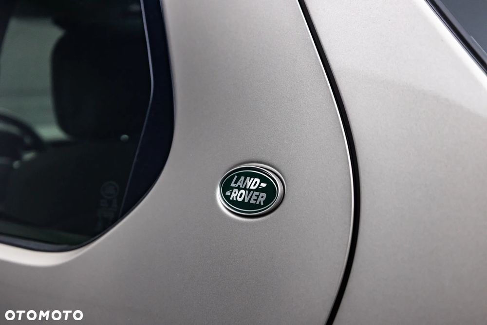 Land Rover Discovery D250 SE - 34