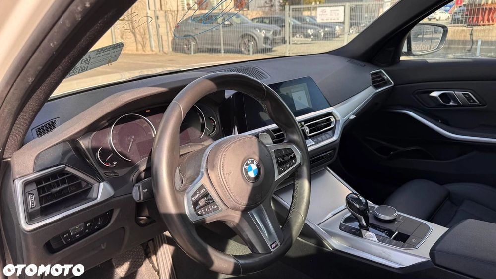 BMW Seria 3 330i Sport Line - 13