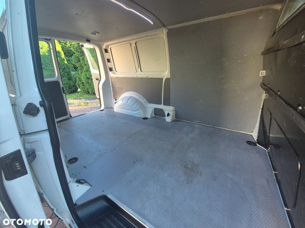Volkswagen T5 - 22