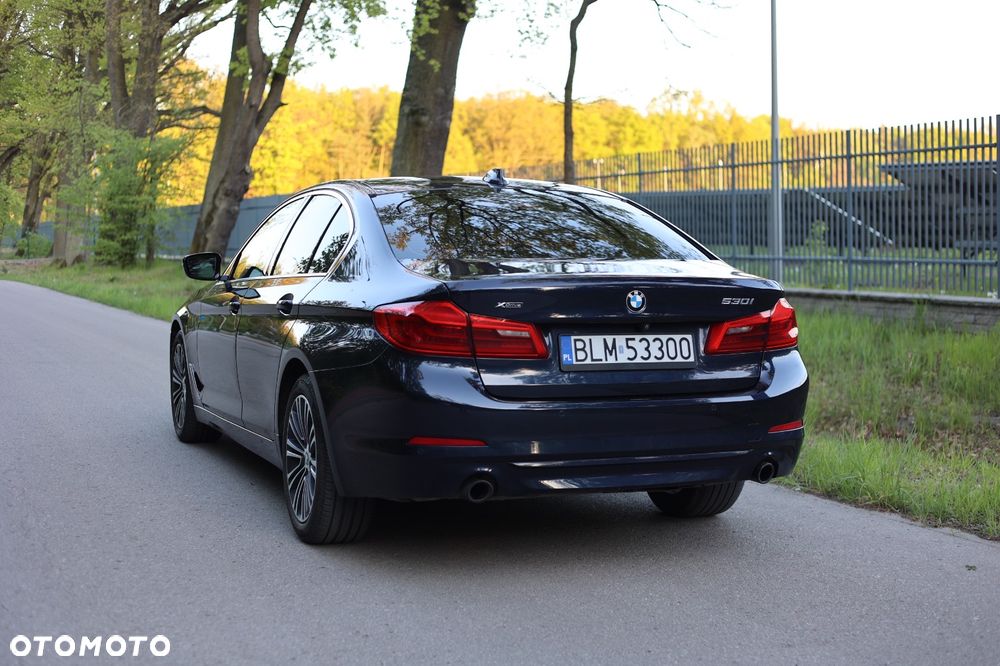 BMW Seria 5 530i xDrive Luxury Line sport - 17