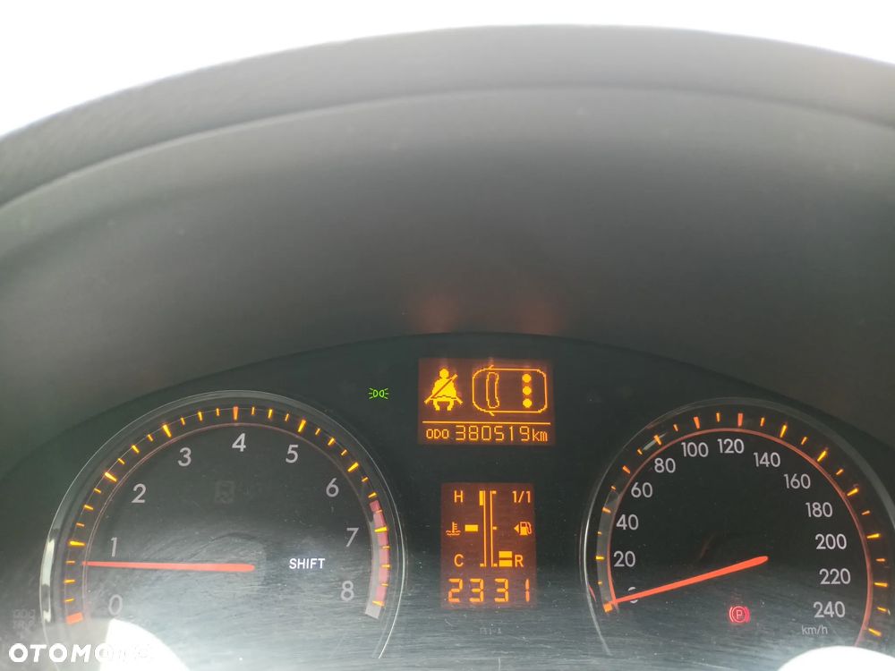 Toyota Avensis - 16