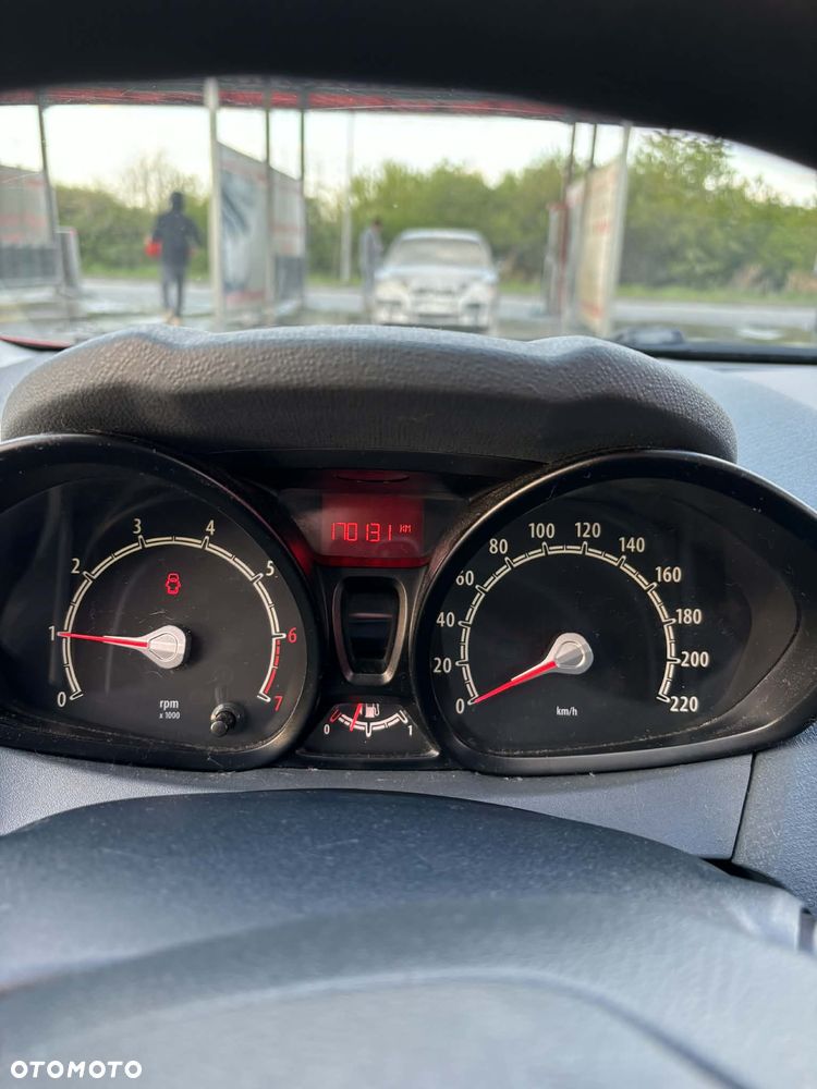 Ford Fiesta 1.3 Ambiente - 7