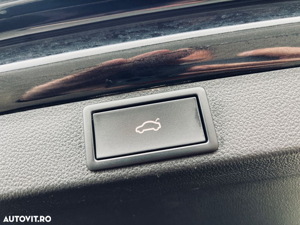 Skoda Octavia Combi 2.0 TDI DSG 4X4 Scout - 19