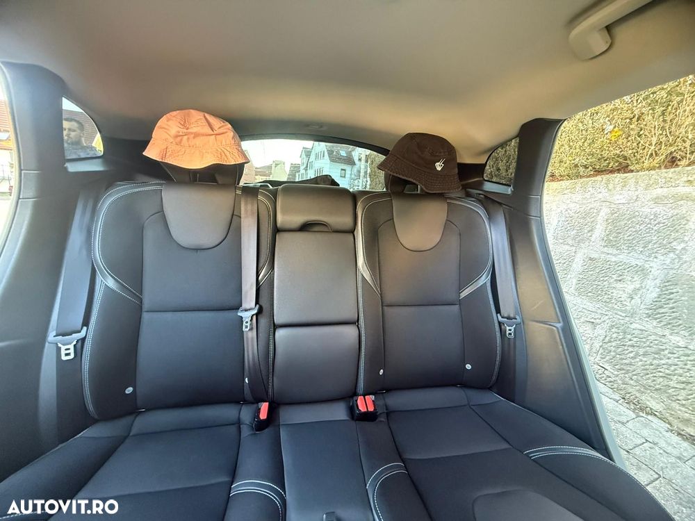 Volvo V40 D4 Momentum - 4