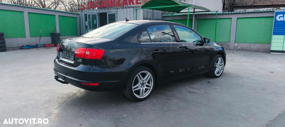 Volkswagen Jetta 1.6 TDI Blue Motion Technology Life - 15