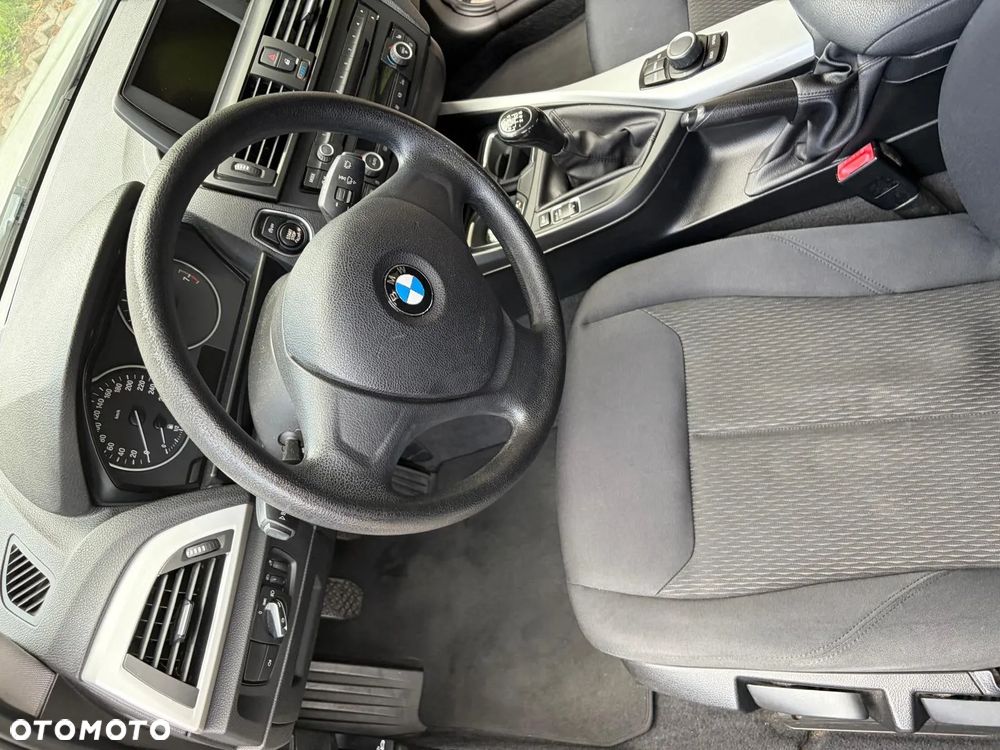 BMW Seria 1 116i - 22