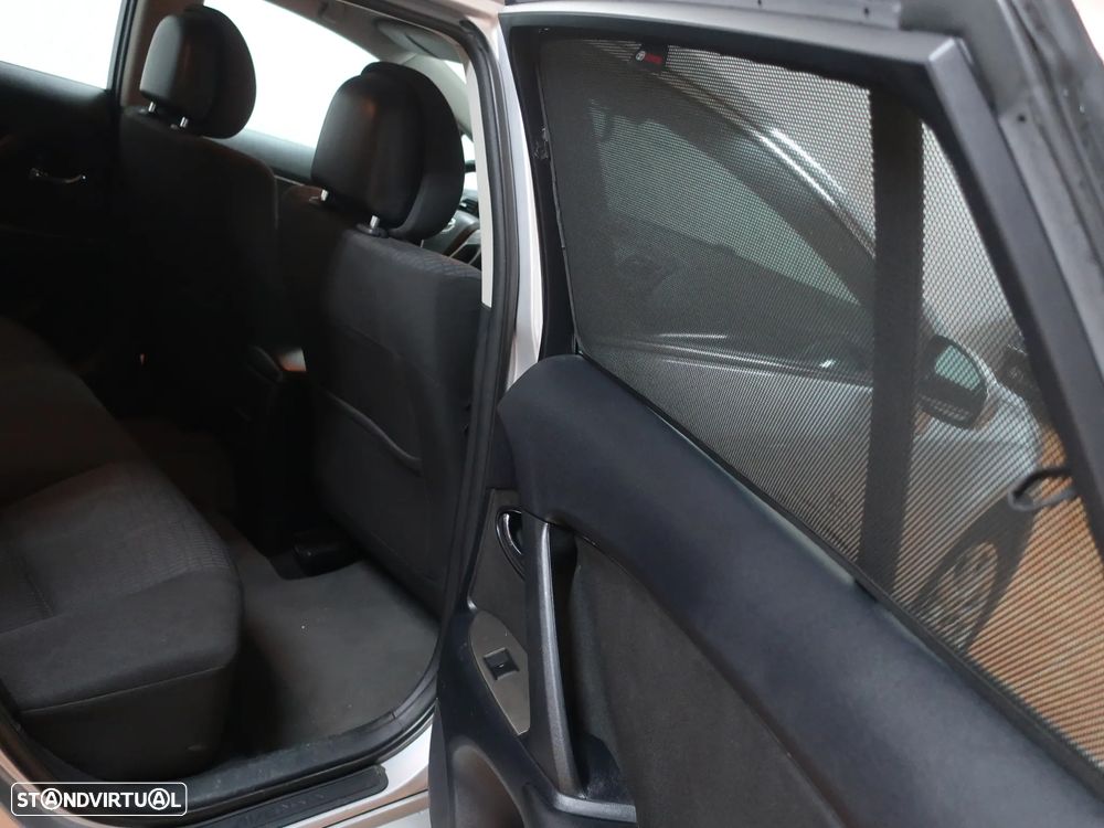 Toyota Avensis SW 2.0 D-4D Exclusive - 22