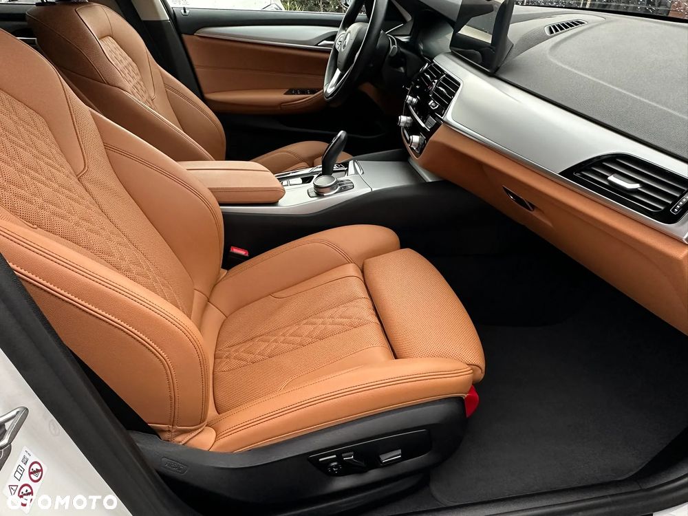 BMW Seria 5 520d xDrive - 22