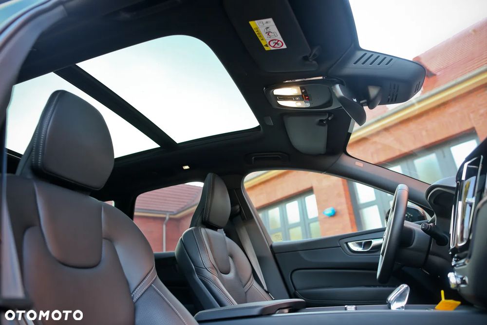 Volvo XC 60 B5 B AWD Plus Black Edition - 25