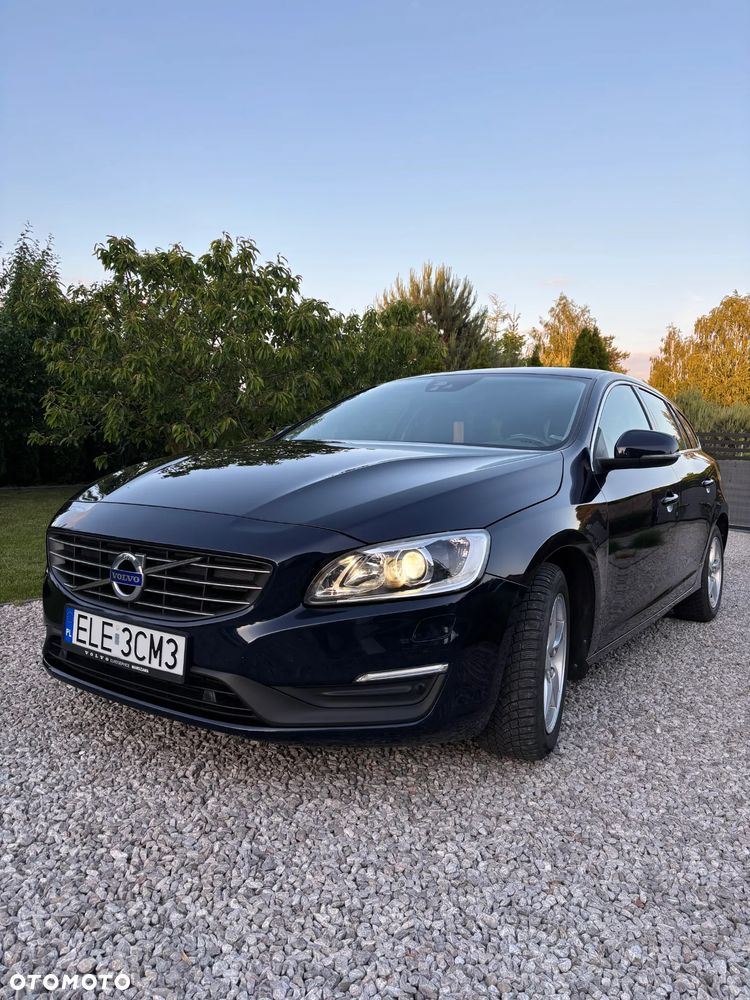 Volvo V60 D4 Drive-E Momentum - 1